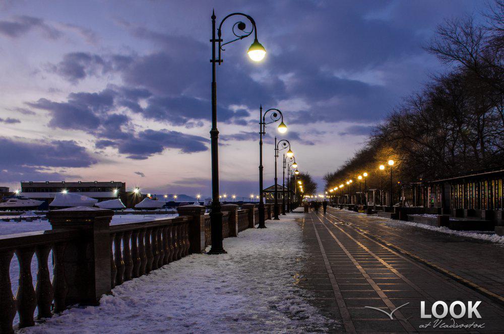 Улица ночью весной. Фонари на набережной. Вечерняя набережная. Набережная Екатеринбург вечером.